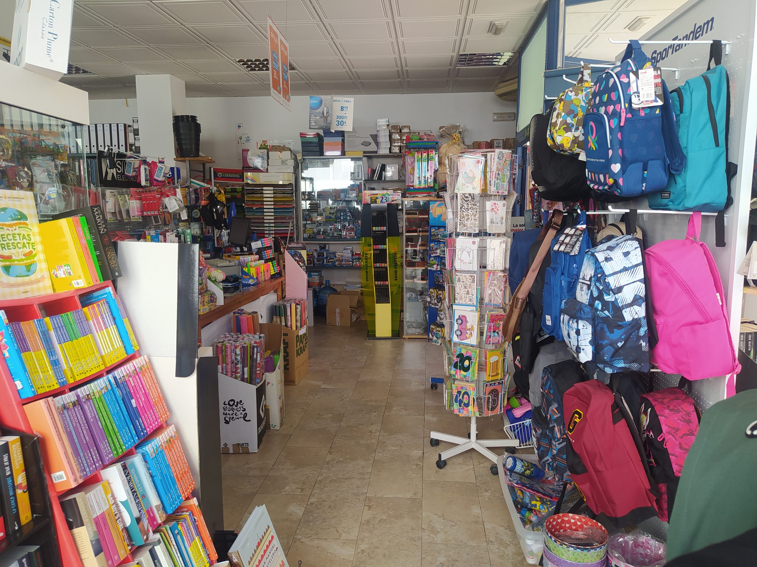 Interior de Papelería Paqui 1