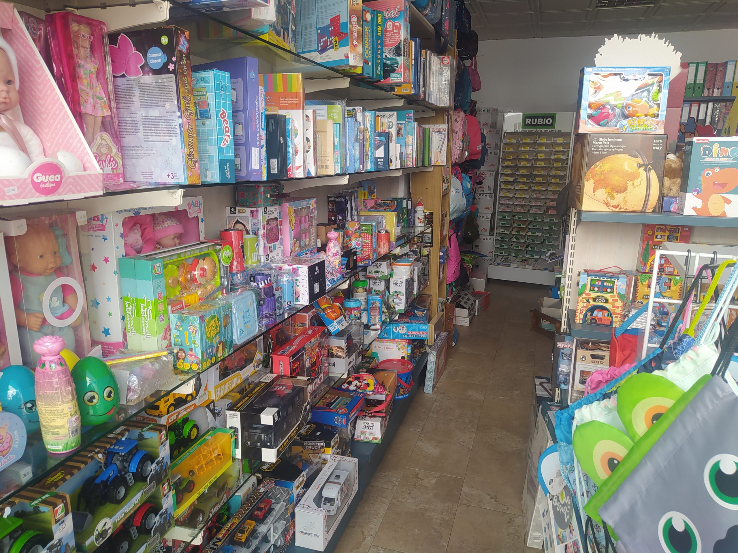 Interior de Papelería Paqui 2