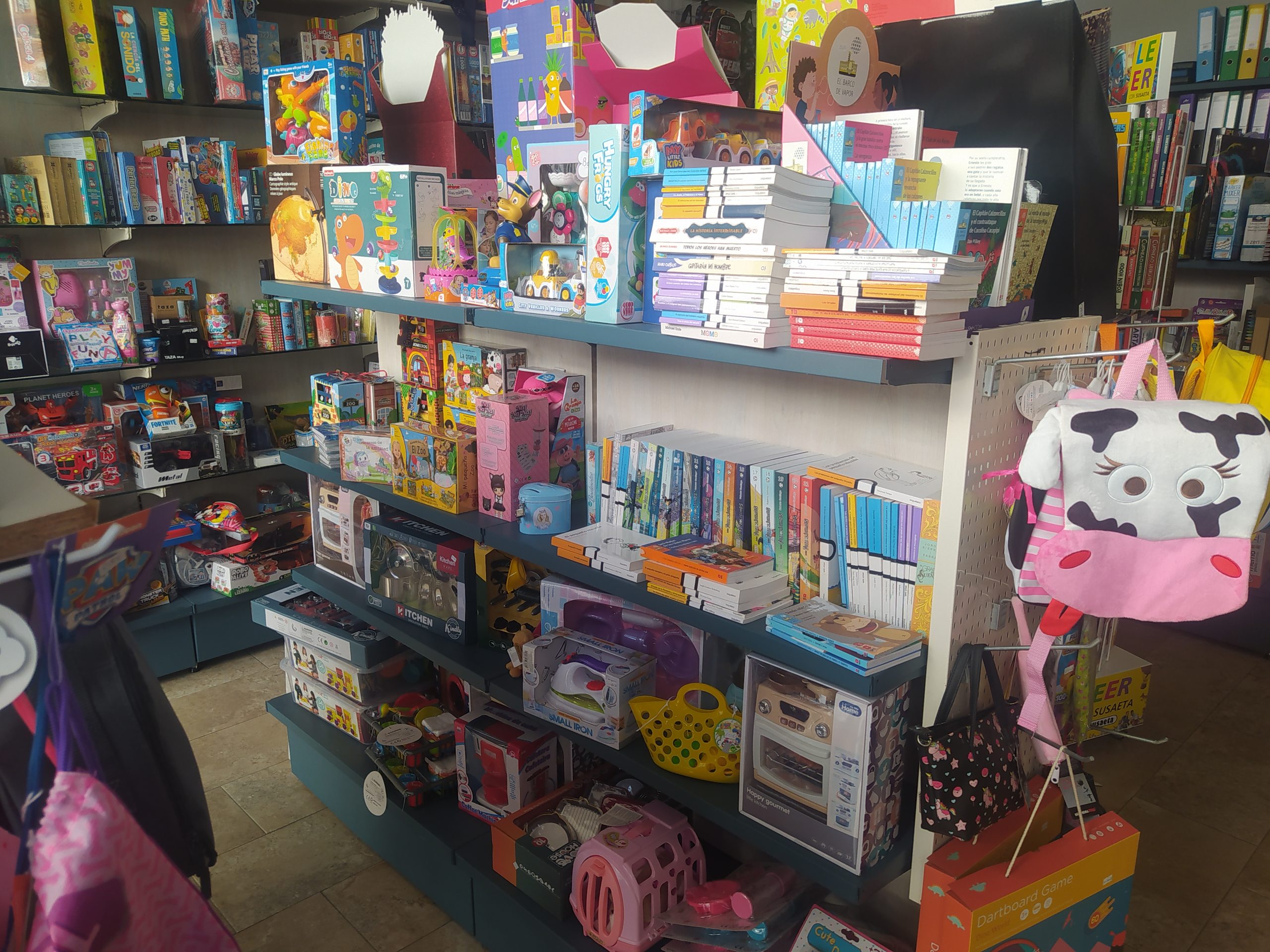 Interior de Papelería Paqui 3