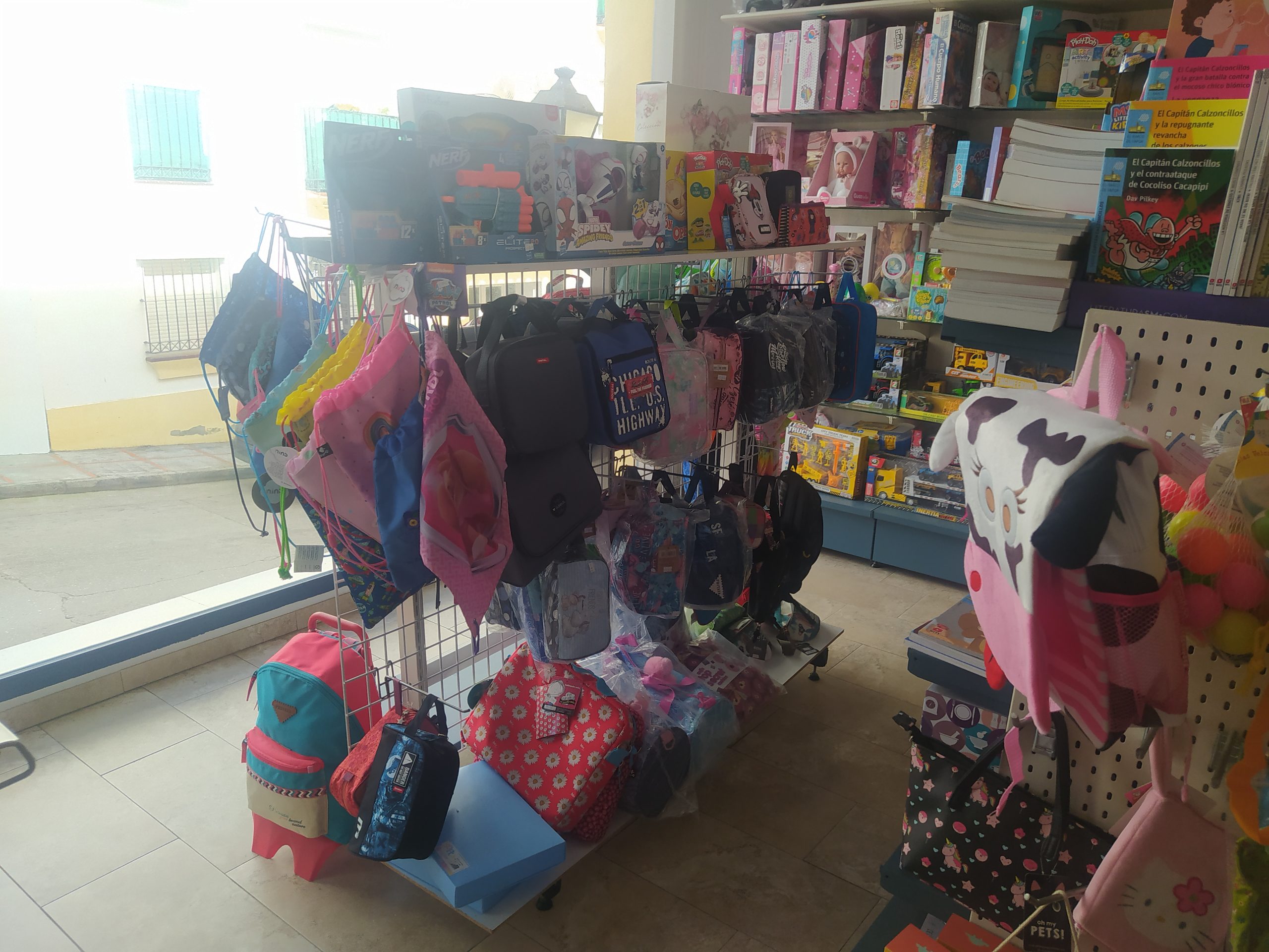 Interior de Papelería Paqui 4